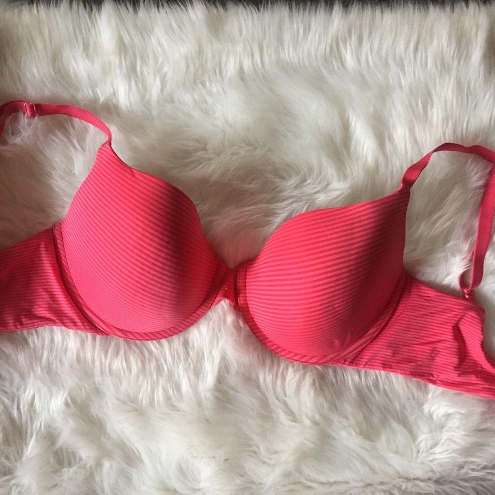 Victoria’s Secret bra. 34DD.